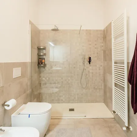 Happy Spazioso Trilocale A Due Passi Dal Centro アパート